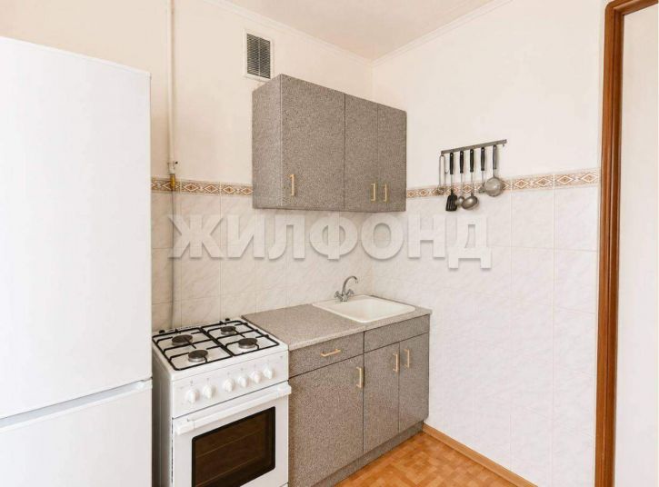 3-комн квартира Антона Петрова улица, д.134