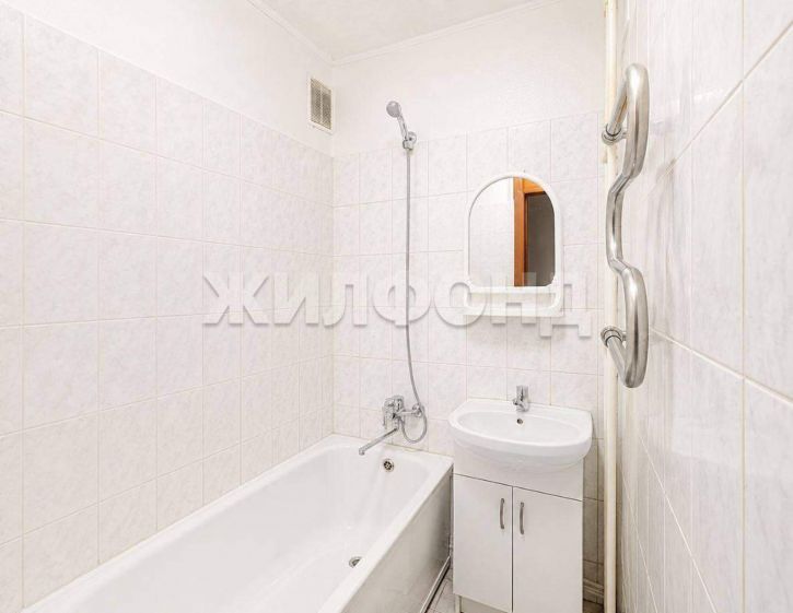 3-комн квартира Антона Петрова улица, д.134