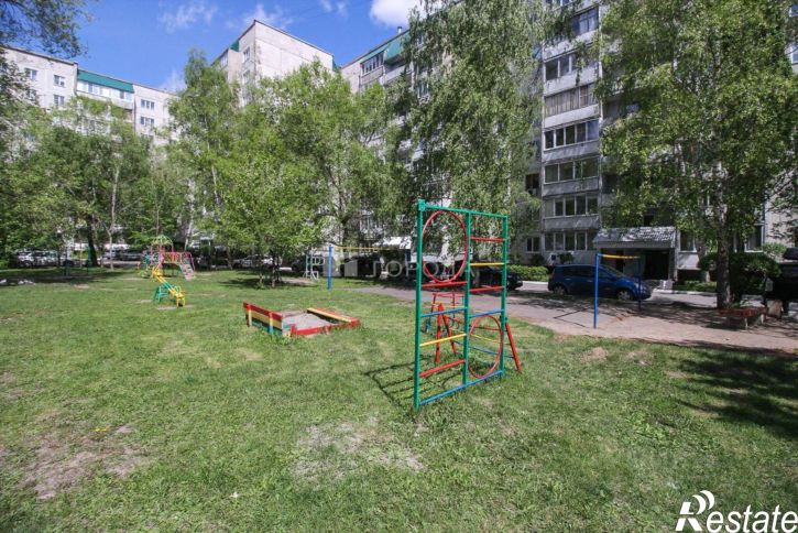 3-комн квартира улица Антона Петрова, 262,  д. 262