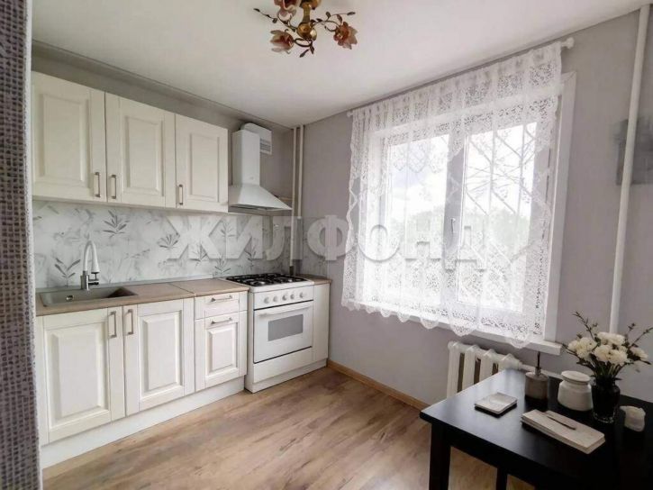 3-комн квартира Попова улица, д.51