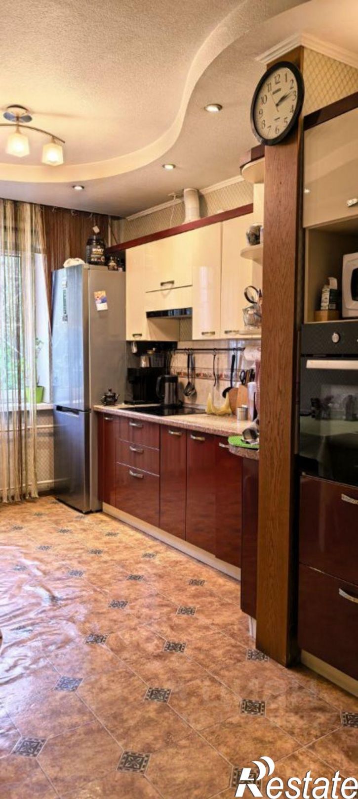 4-комн квартира улица Попова, 63,  д. 63