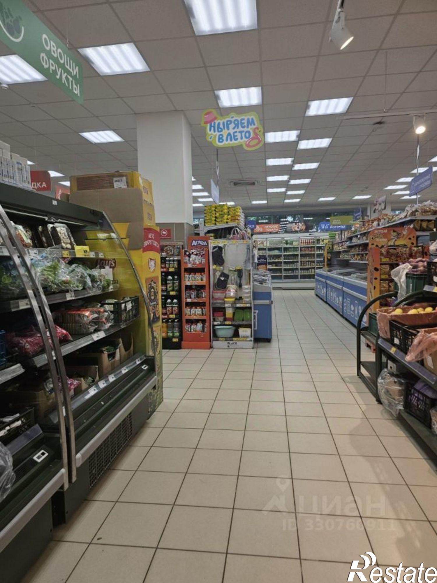 Купить торговое помещение за 84 982 900 рублей на улица Юрина, 305