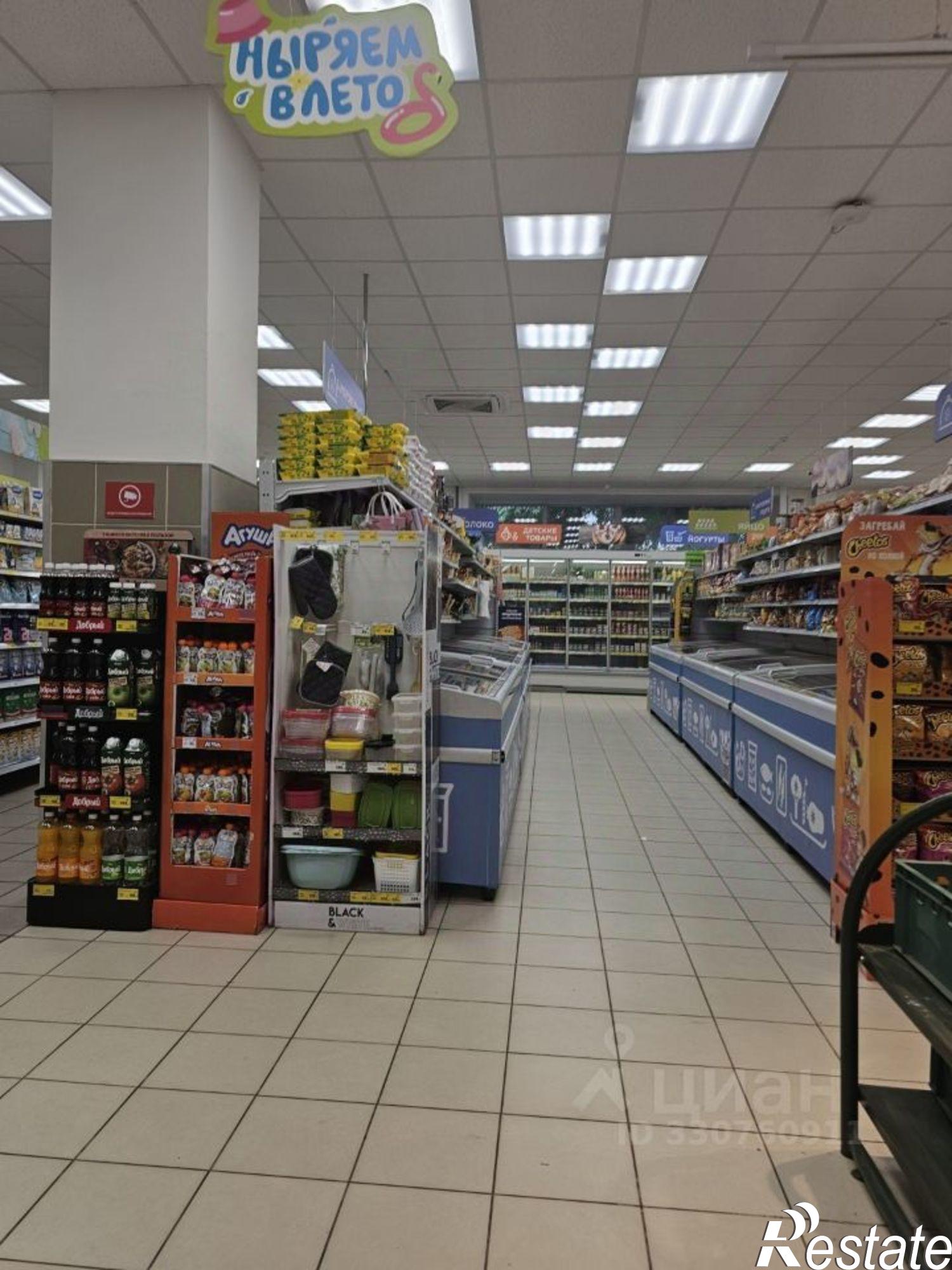 Купить торговое помещение за 84 982 900 рублей на улица Юрина, 305