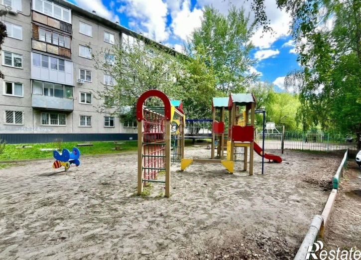 3-комн квартира улица Попова, 49,  д. 49