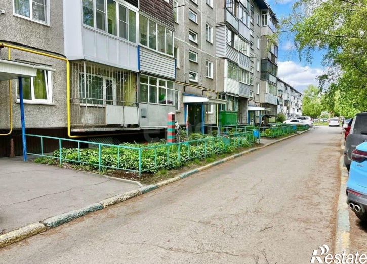 3-комн квартира улица Попова, 49,  д. 49