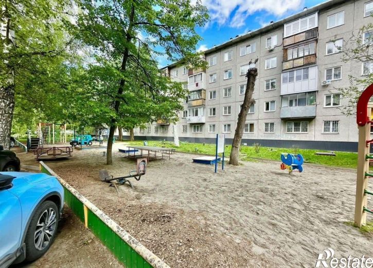 3-комн квартира улица Попова, 49,  д. 49