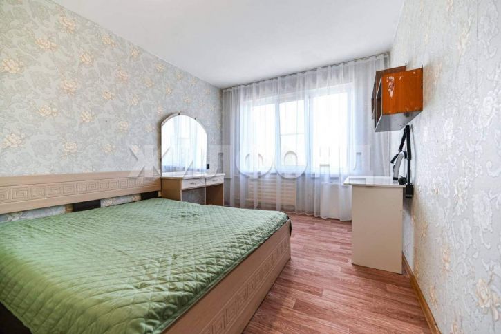 3-комн квартира Гущина улица, д.160