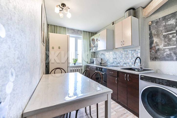 3-комн квартира Гущина улица, д.160