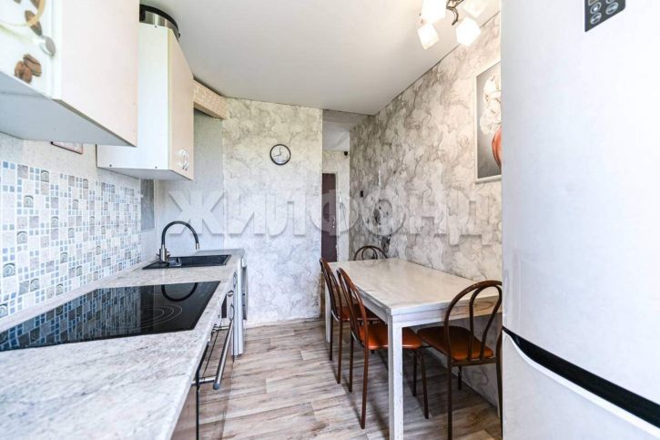 3-комн квартира Гущина улица, д.160