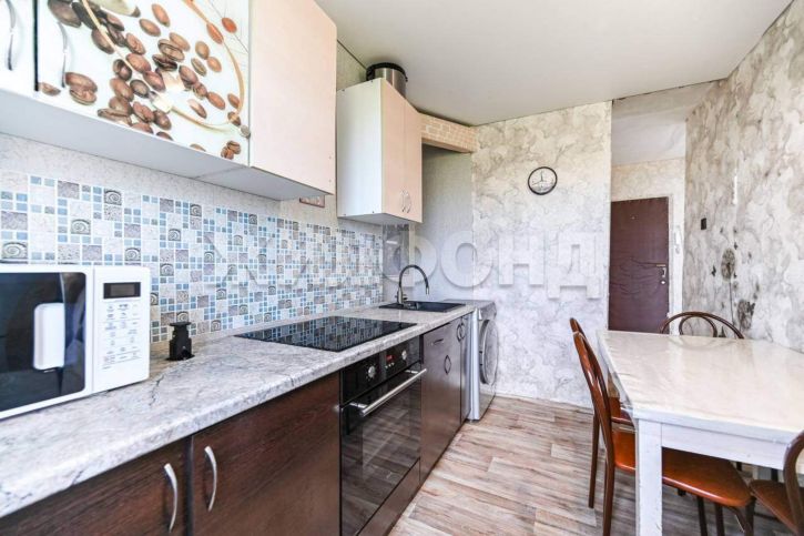3-комн квартира Гущина улица, д.160