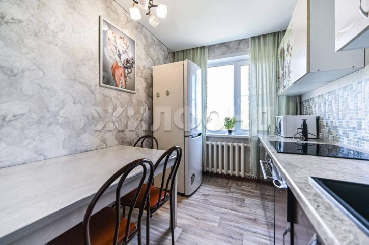 3-комн квартира Гущина улица, д.160
