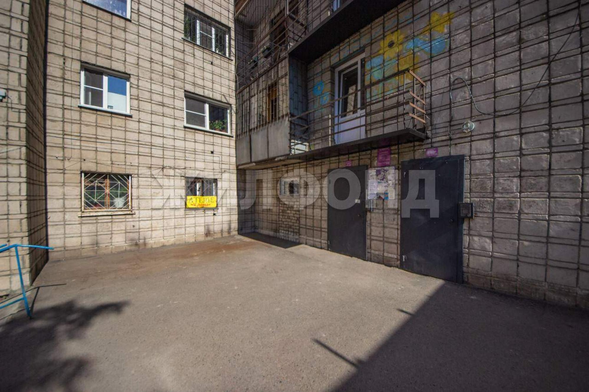 Купить комнату за 2 530 000 рублей на Юрина улица, д.190