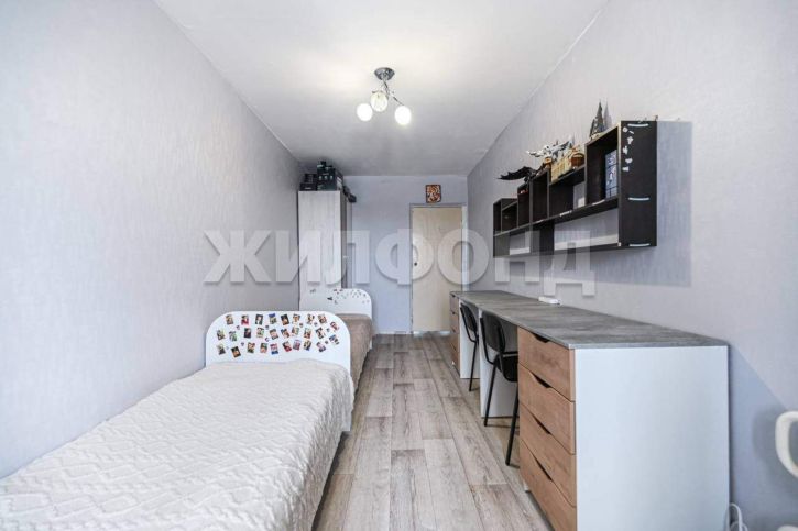 3-комн квартира Гущина улица, д.160