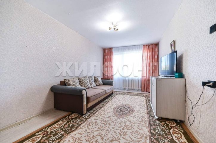 3-комн квартира Гущина улица, д.160