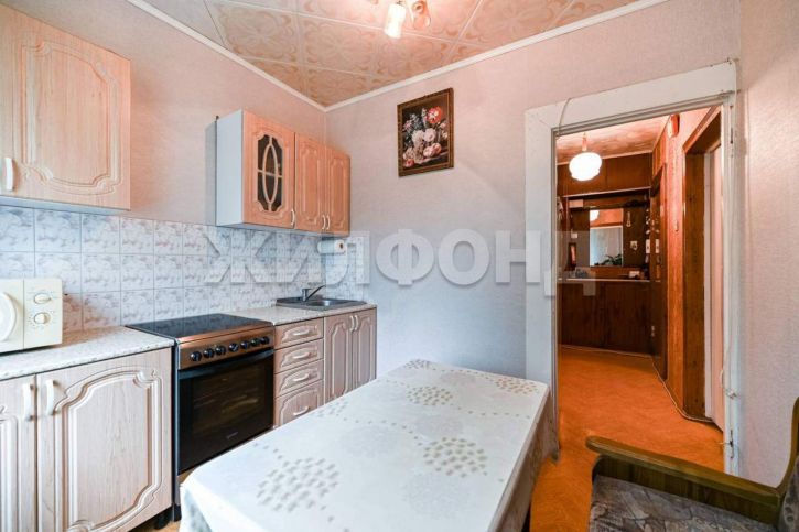 3-комн квартира Островского улица, д.8