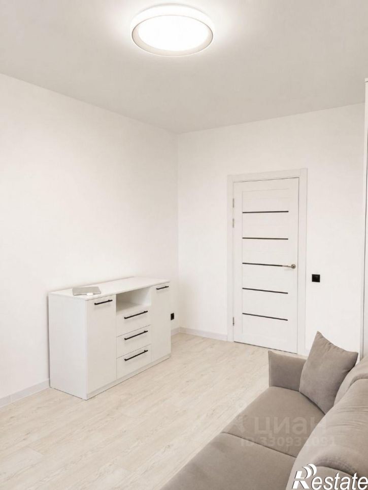 3-комн квартира улица Юрина, 204Ж,  д. 204Ж