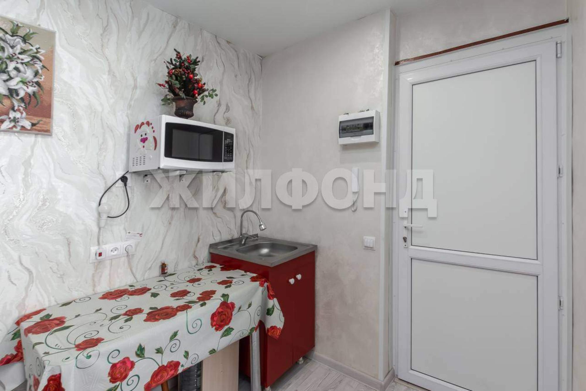 Купить комнату за 2 575 000 рублей на Юрина улица, д.190