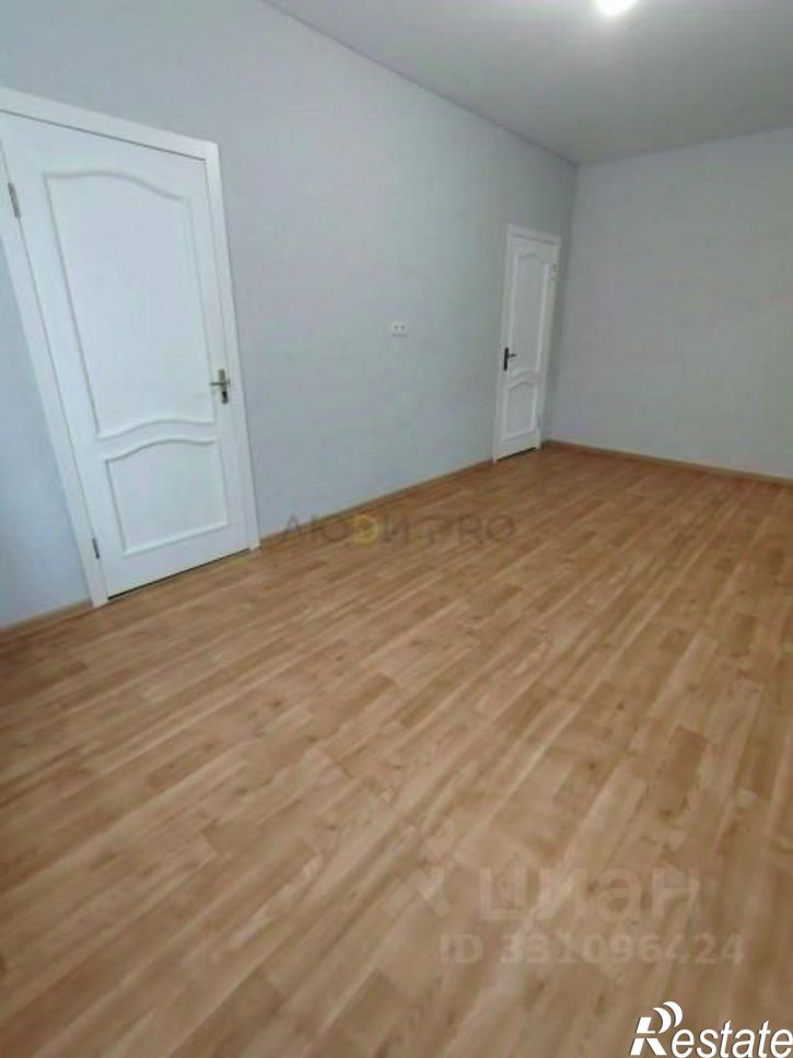 3-комн квартира улица Парижской Коммуны, 64,  д. 64