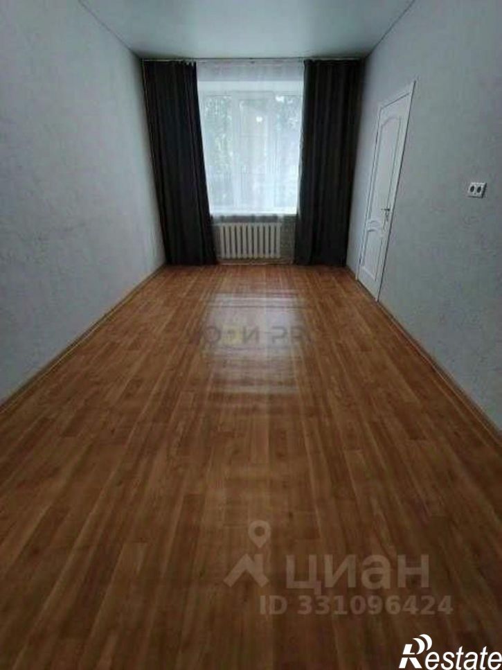 3-комн квартира улица Парижской Коммуны, 64,  д. 64