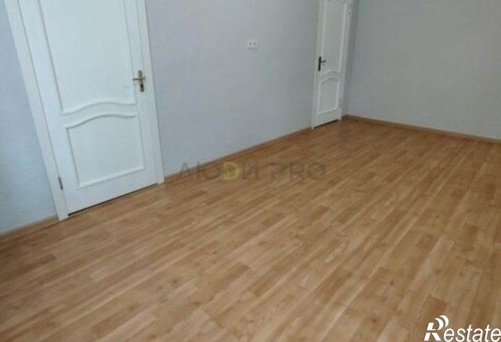 3-комн квартира улица Парижской Коммуны, 64,  д. 64