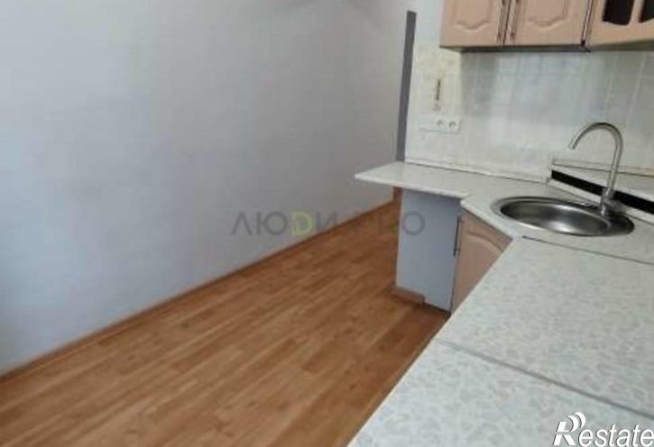 3-комн квартира улица Парижской Коммуны, 64,  д. 64