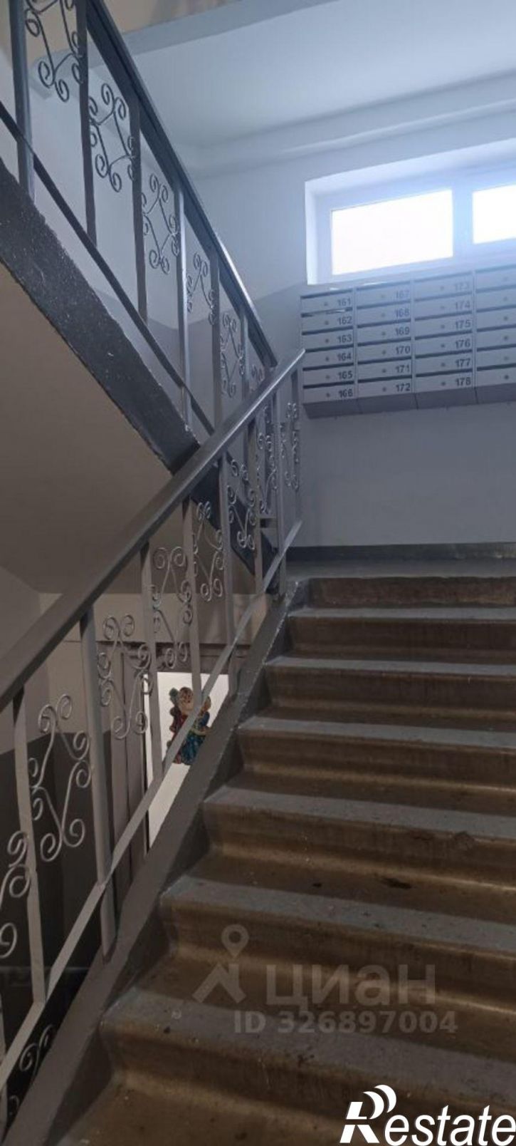 4-комн квартира Лазурная улица, 22,  д. 22