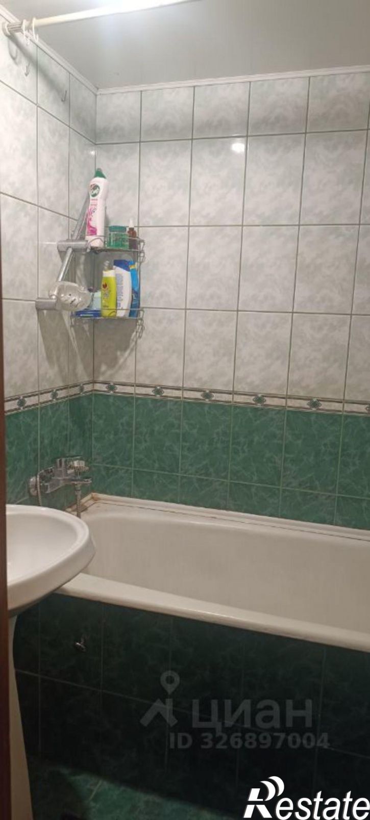 4-комн квартира Лазурная улица, 22,  д. 22