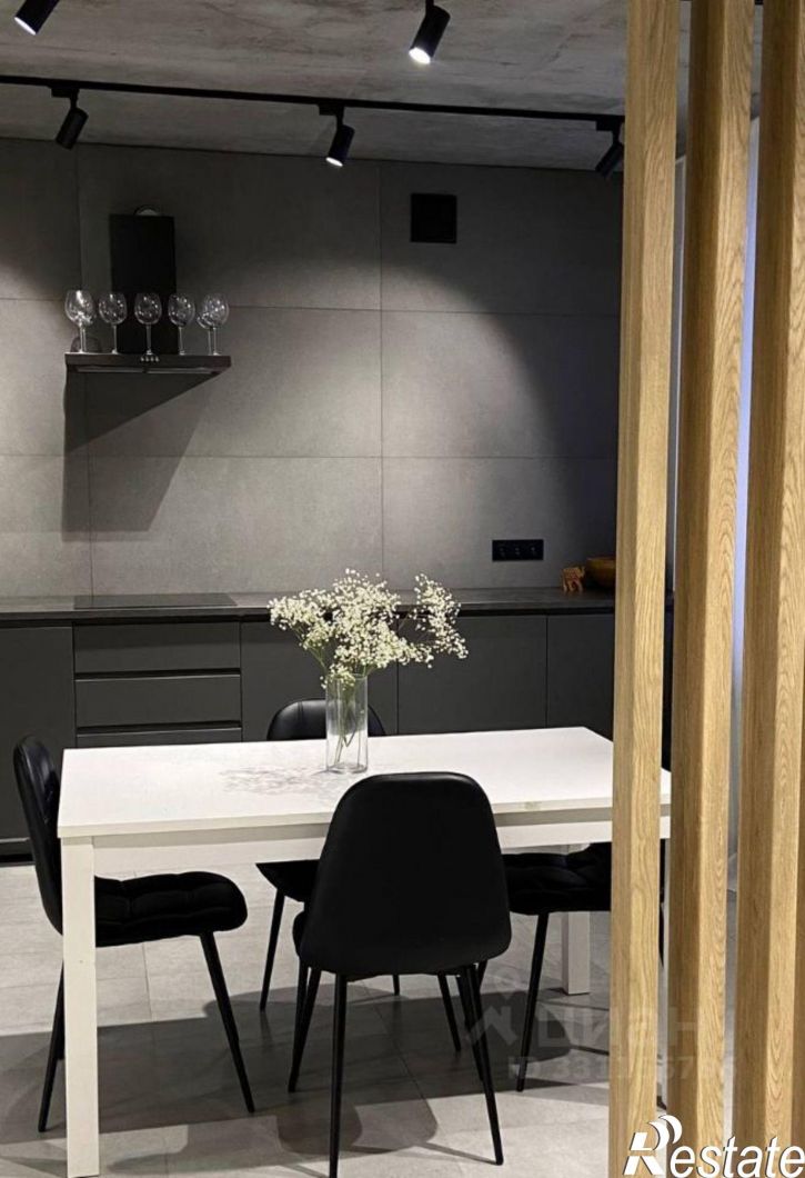 4-комн квартира Новгородская улица, 26,  д. 26