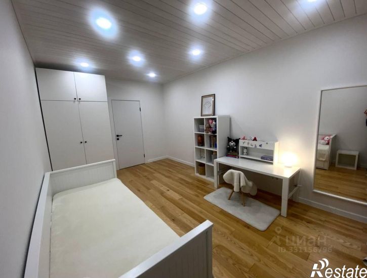4-комн квартира Новгородская улица, 26,  д. 26