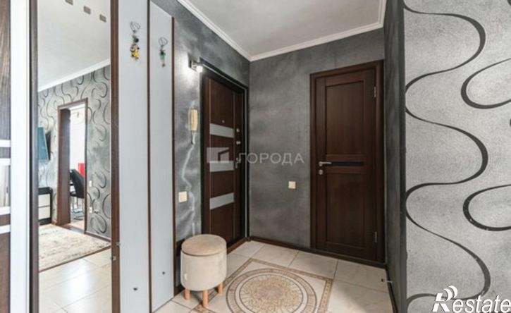 3-комн квартира улица Антона Петрова, 214,  д. 214