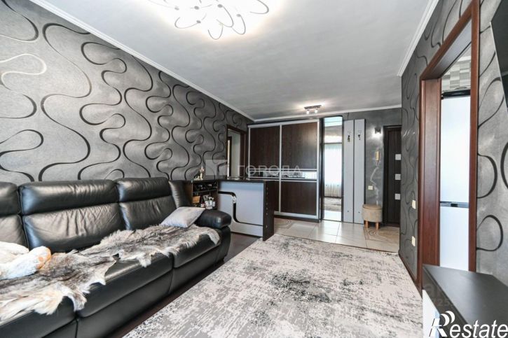 3-комн квартира улица Антона Петрова, 214,  д. 214