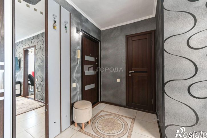 3-комн квартира улица Антона Петрова, 214,  д. 214