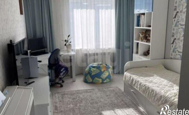 4-комн квартира ул Лазурная, 1,  д. 1