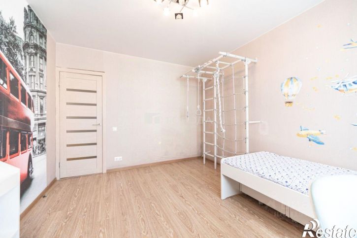 3-комн квартира ул Сергея Ускова, 42,  д. 42