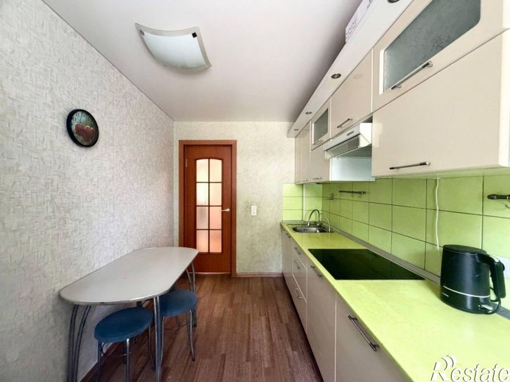 4-комн квартира улица Шумакова, 52,  д. 52