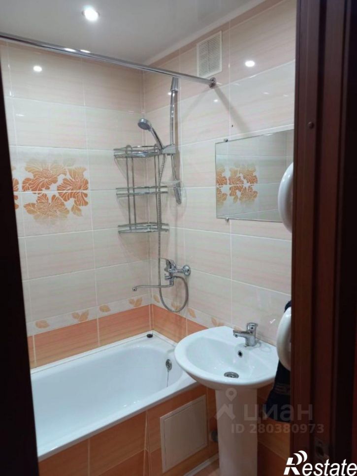 2-комн квартира Лазурная улица, 36,  д. 36