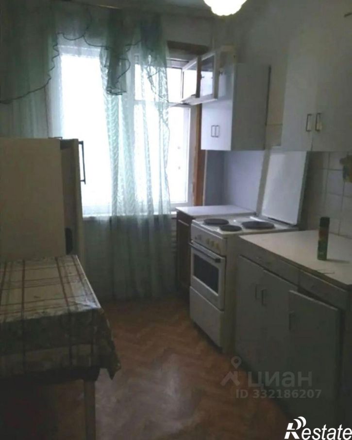 3-комн квартира улица Гущина, 160,  д. 160