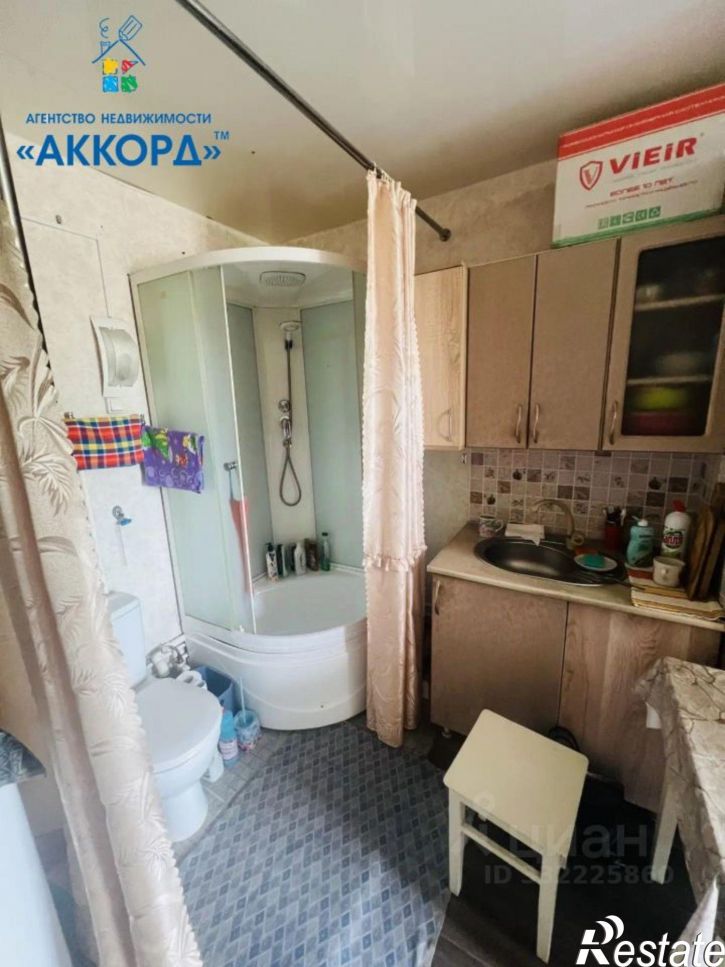 Комната улица Веры Кащеевой, 23,  д. 23