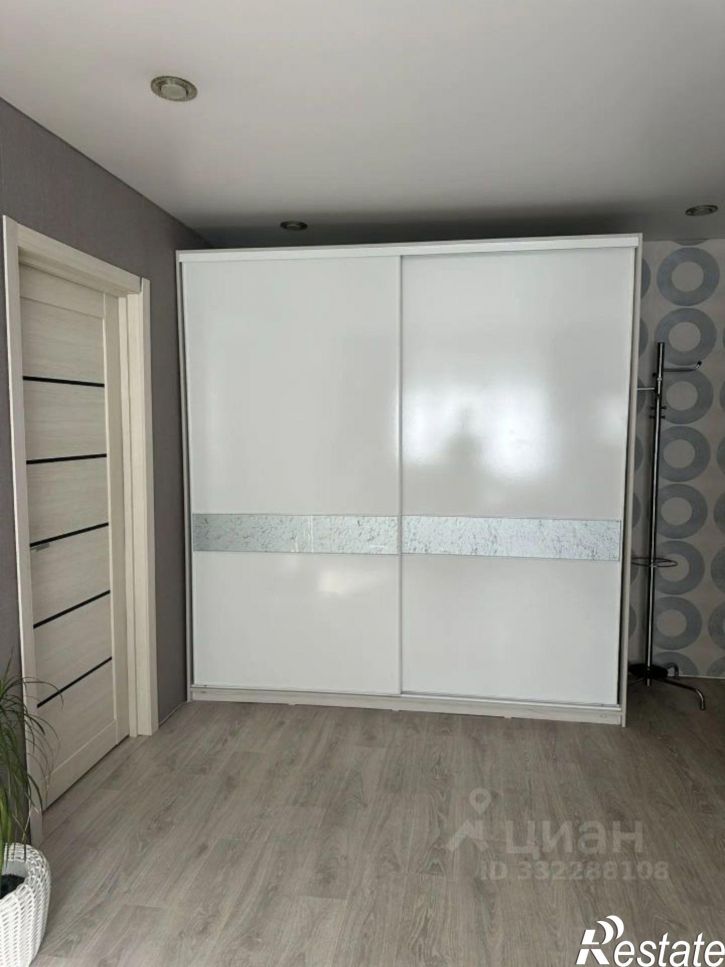 3-комн квартира улица Юрина, 271,  д. 271