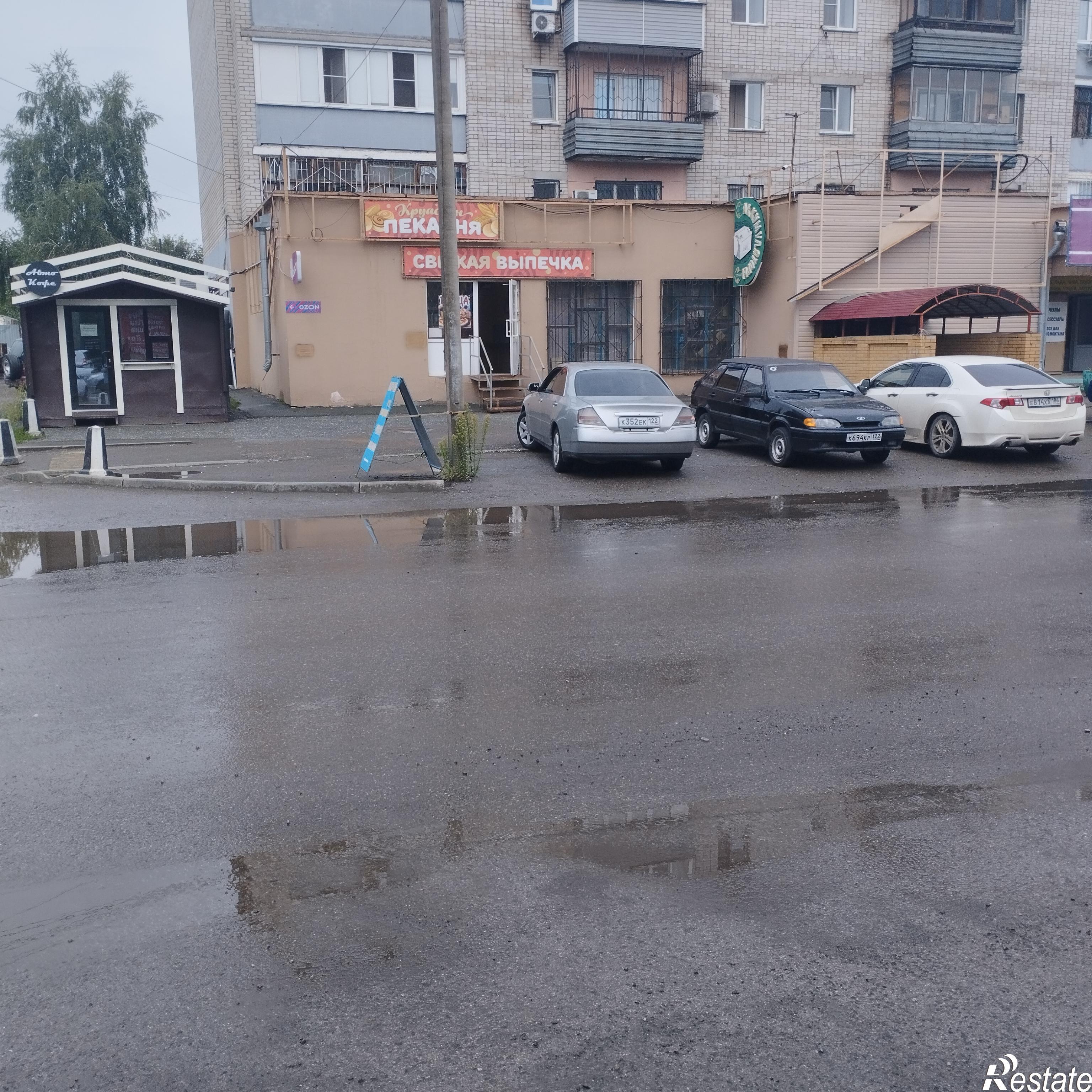 Купить торговое помещение за 51 000 000 рублей на Юрина , 209
