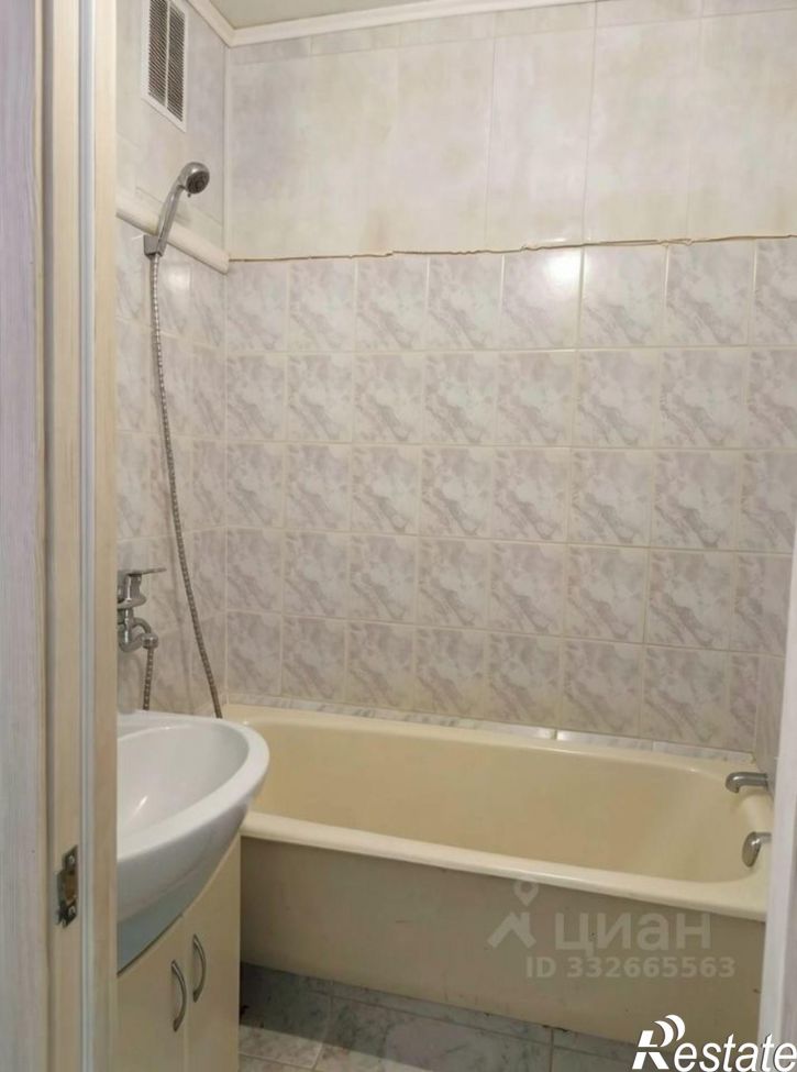 2-комн квартира улица Юрина, 299,  д. 299