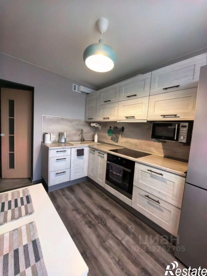 3-комн квартира улица Гущина, 75А,  д. 75А