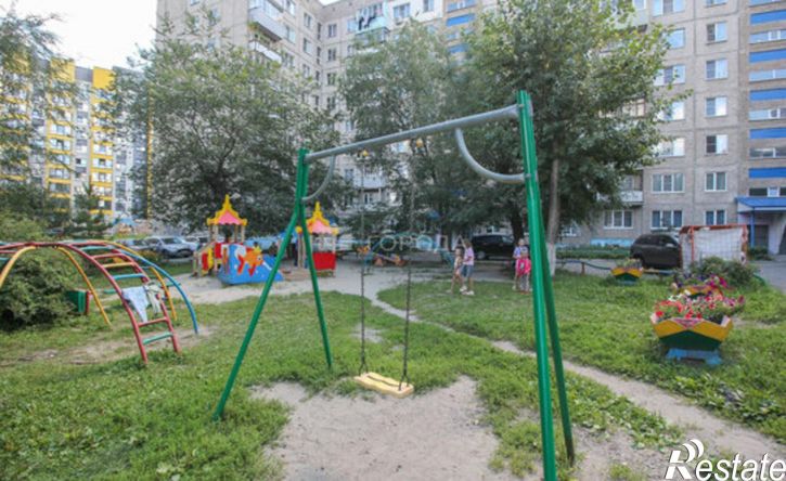 4-комн квартира улица Веры Кащеевой, 13,  д. 13