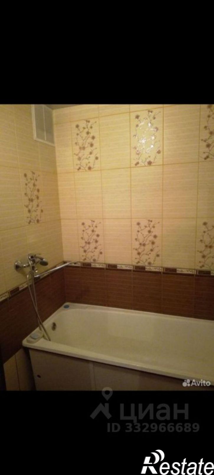 3-комн квартира Лазурная улица, 42,  д. 42