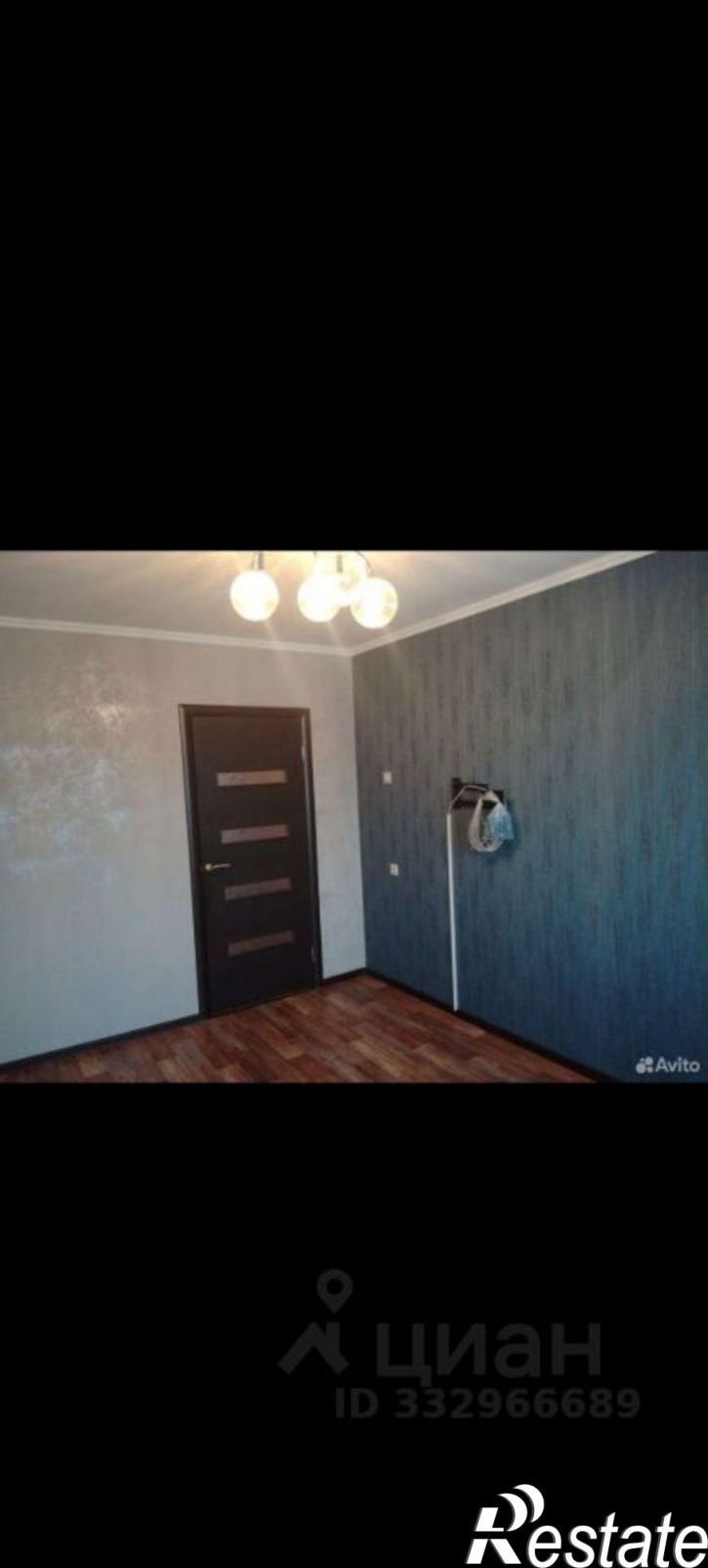 3-комн квартира Лазурная улица, 42,  д. 42