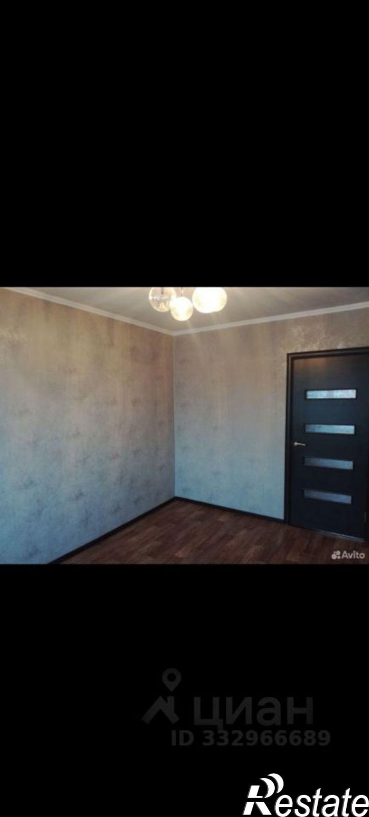 3-комн квартира Лазурная улица, 42,  д. 42