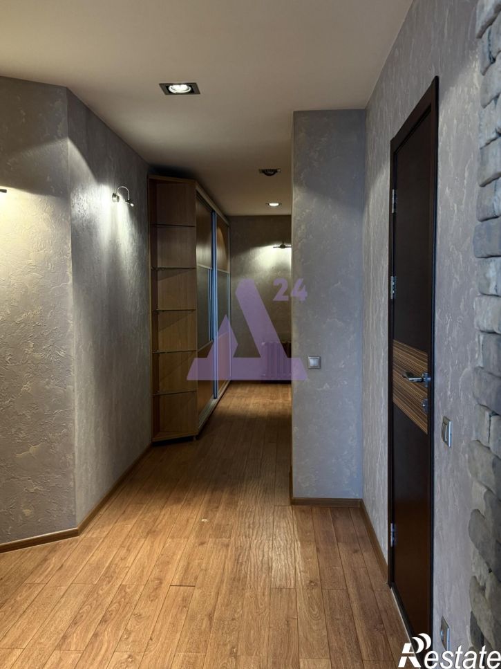 4-комн квартира улица Взлетная, дом 3