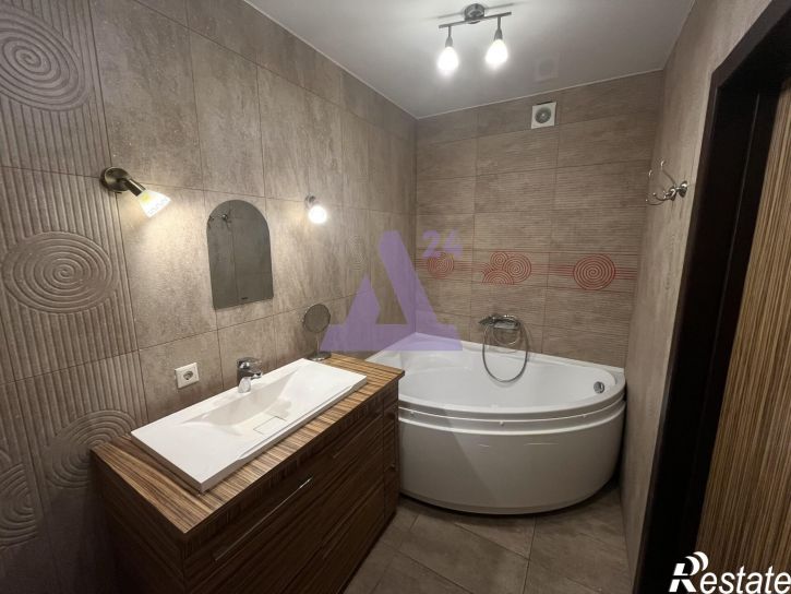 4-комн квартира улица Взлетная, дом 3
