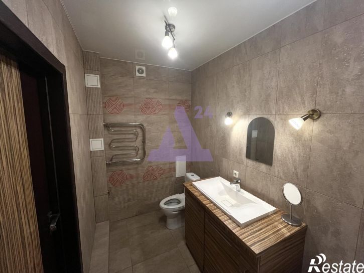4-комн квартира улица Взлетная, дом 3