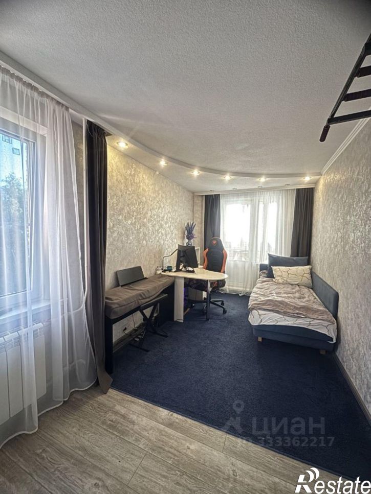 3-комн квартира улица Георгия Исакова, 262,  д. 262